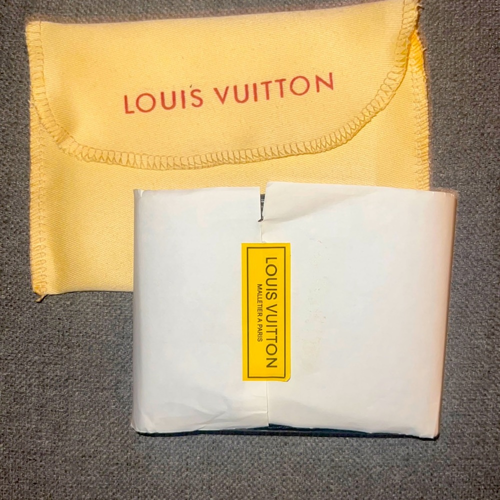 Louis Vuitton Men Wallet